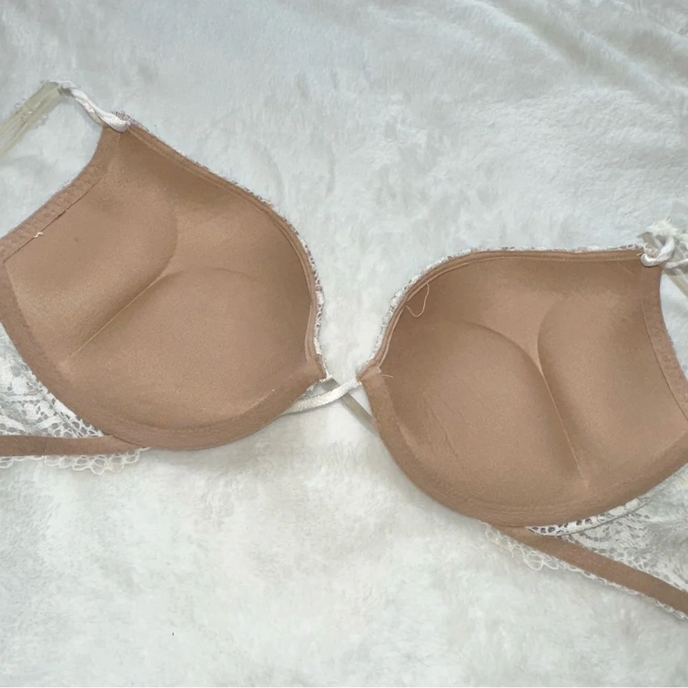 Victoria’s Secret Bombshell Plunge Bra! - Picture 3 of 6